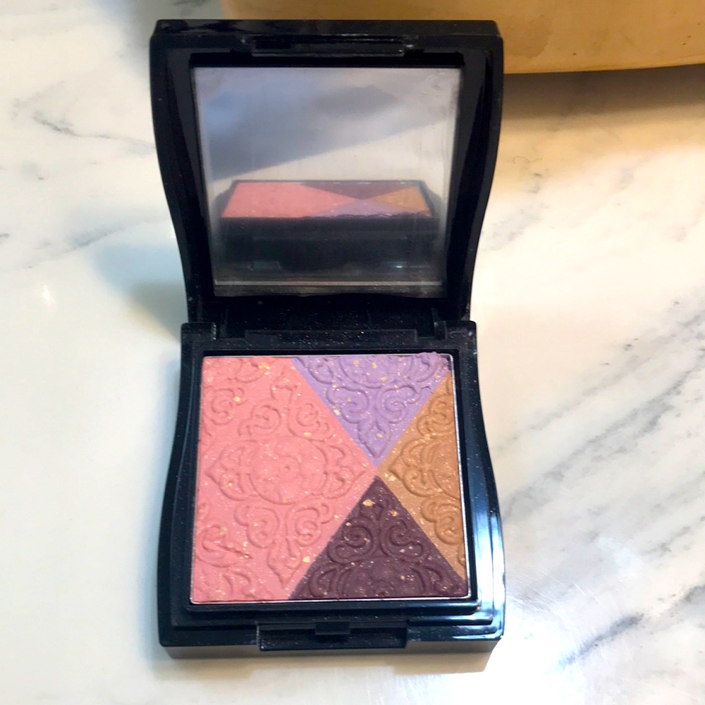 MaryKay compact with eyeshadow set that can also be used for blush